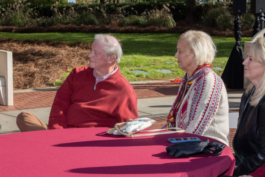 FSU President Emeritus John Thrasher and former FSU First Lady Jean Thrasher attend the dedication ceremony for the Thrasher statue on Saturday, Nov. 19, 2022, at Westcott Plaza. (FSU Photography Services)