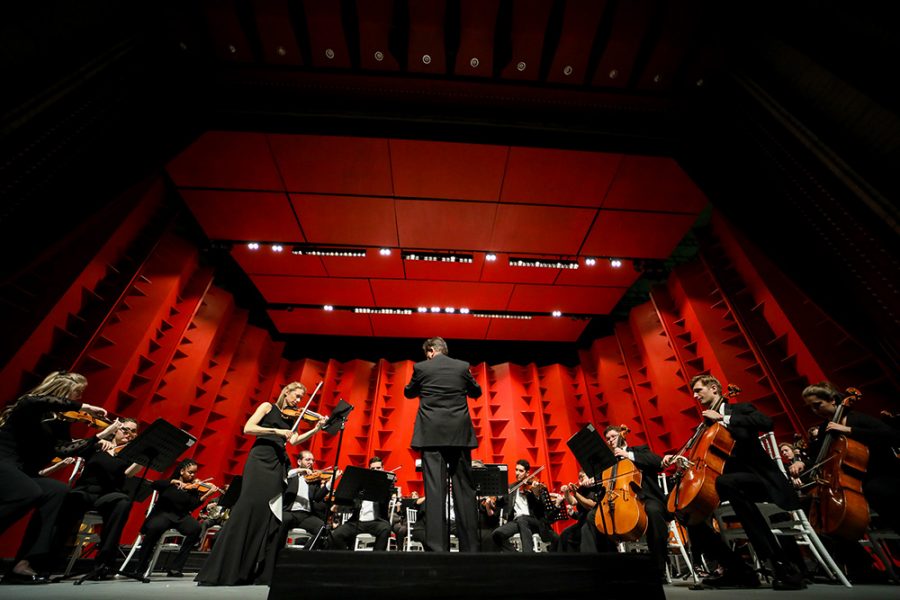 Dr. Alexander Jiménez leads the USO and featured soloist Dr. Shannon Thomas through a performance of Florence Price's stunning Violin Concerto No. 2 at the Gran Teatro del Cibao in Santiago.