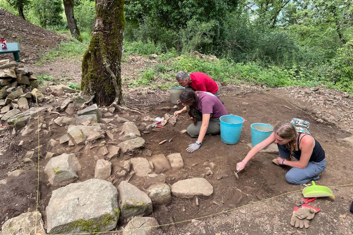 FSU alumnus Gregg Anderson and current students Taylor Cwikla and Chloe Ent dig at the Cetamura del Chianti excavation site in Italy, in June 2023. (Photo: FSU Professor of Physics Todd Adams)