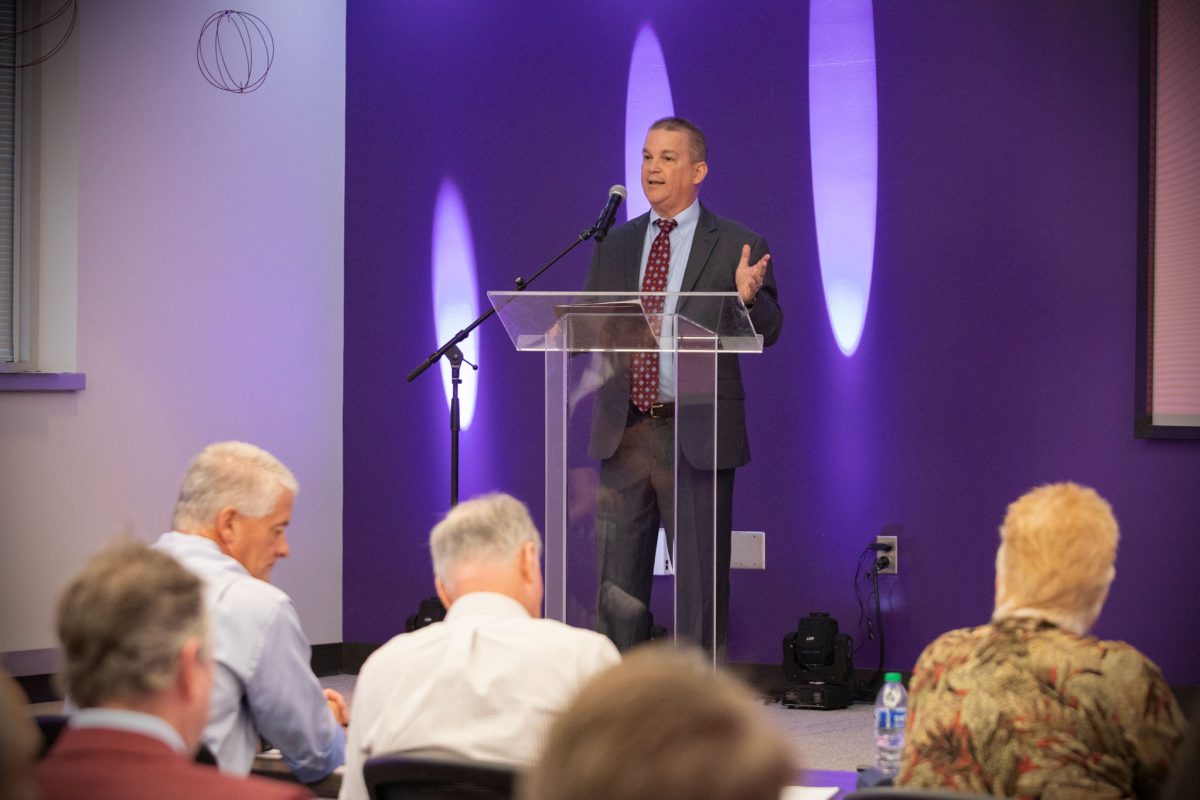 Mike Campbell, chief business and industry liason for the FSU Office of Commercialization, served as the MC at the FSU Discovery Challenge event on Wednesday, Oct. 4, 2023. (FSU Photography Services)