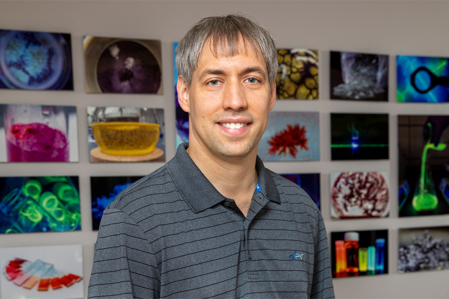 Associate Professor of Chemistry and Biochemistry Kenneth Hanson. (Photo by Colin Hackley)